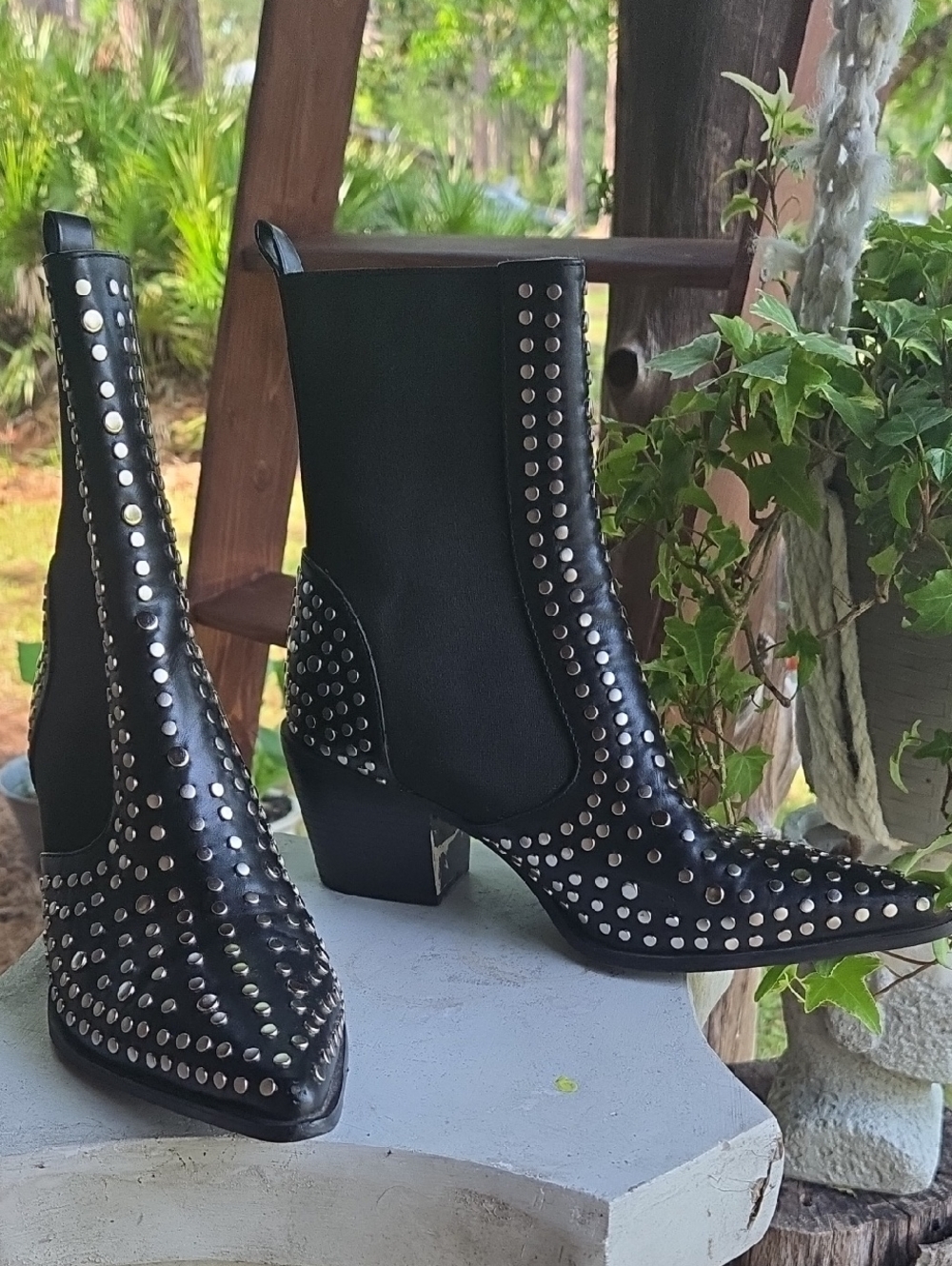 Shu Shop Zsa Zsa Black Studded Ankle Boot Size 9